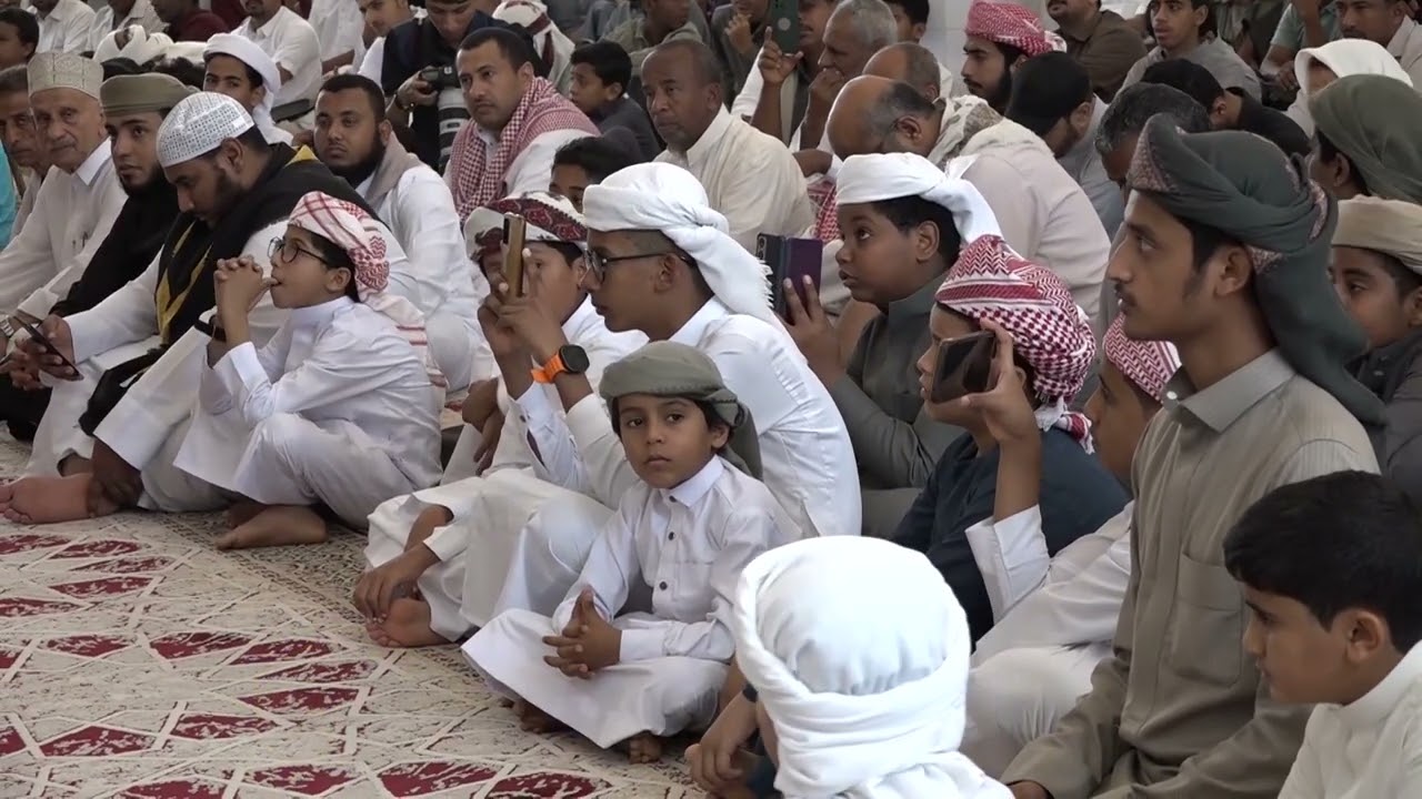 لقطات من حفل تكريم حفظة  القران والمبرزين  لمدرسة الفاروق لتعليم القران الكريم  بمنطقة بويش المكلا