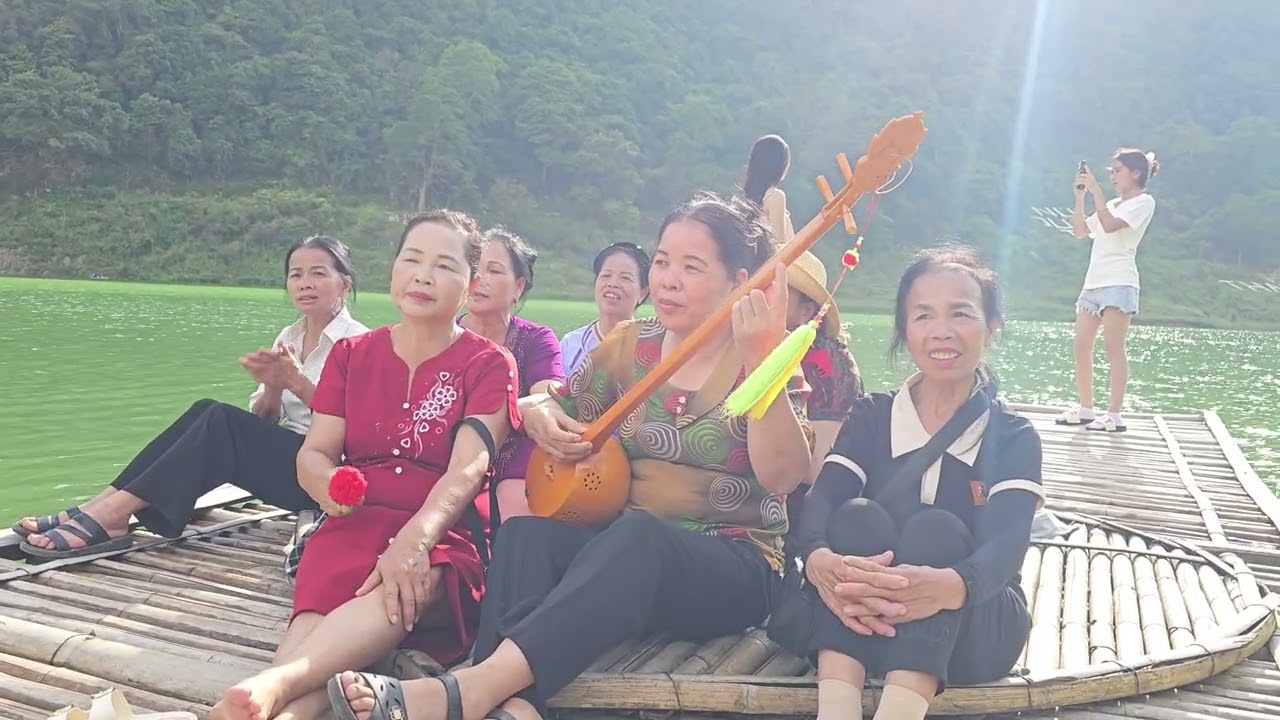 HÁT LƯỢN TẠI HỒ THĂNG HEN TL