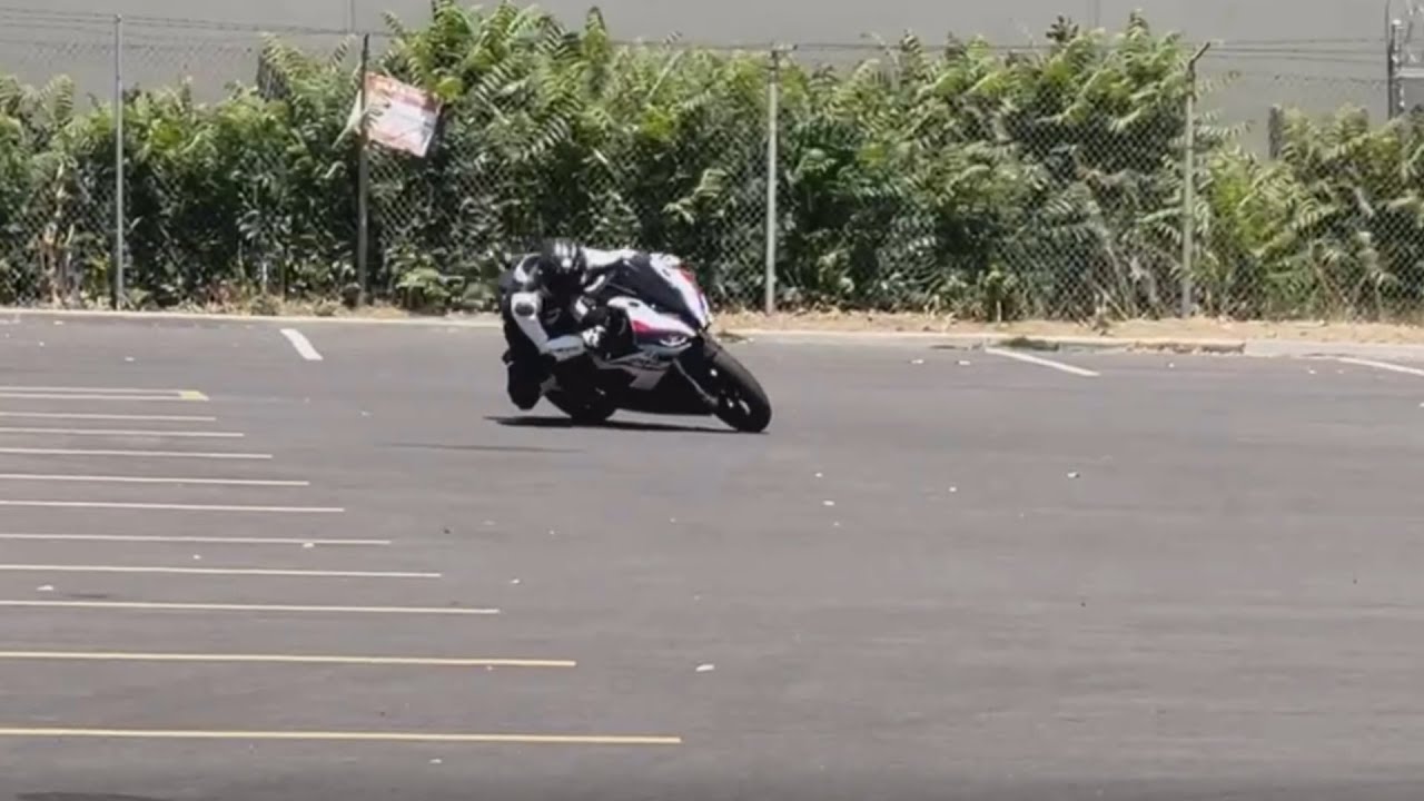 S1000RR | Cornering | Parking Lot | Body Position | Practice