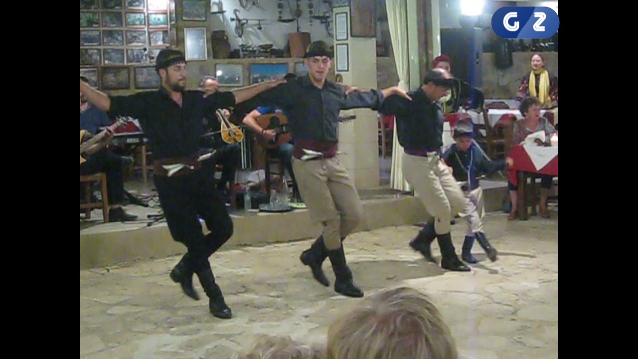 Kreta 2018 ;Vortanzgruppe Kostas Pandelidakis mit Sohn