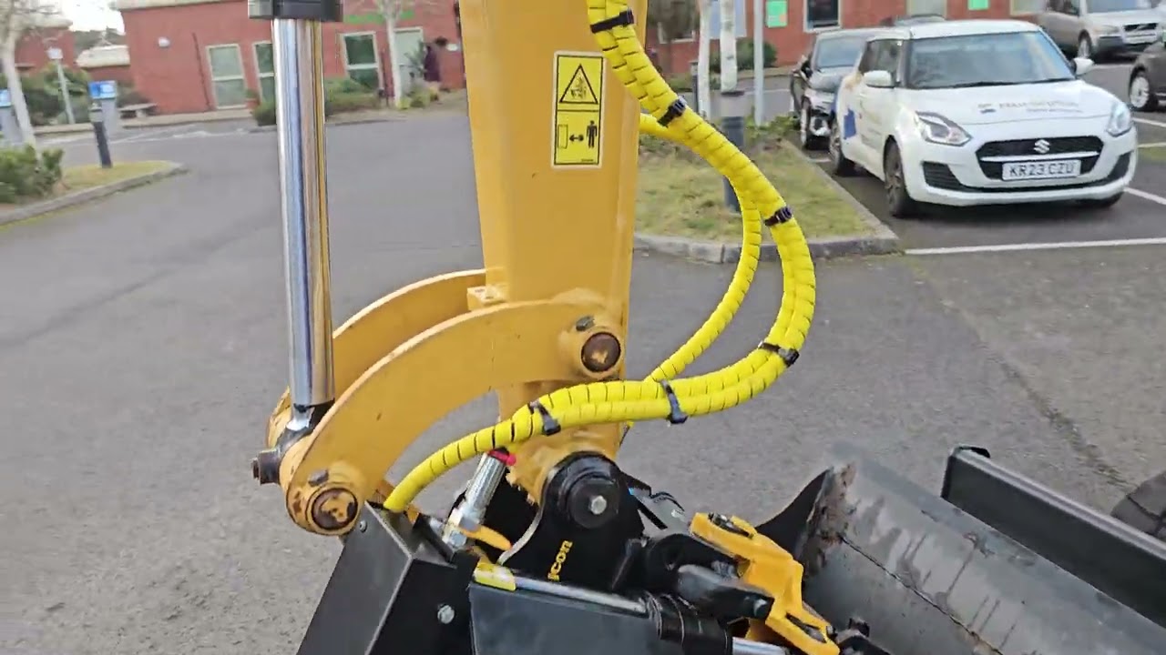2022 CAT 302.7 with Engcon