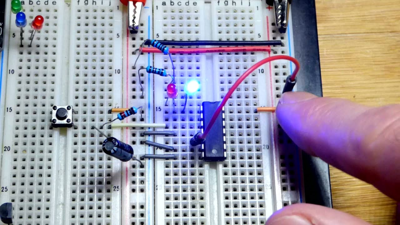 Preview of D type flip flop w debounced switch circuit using 4013 integrated circuit IC DIY