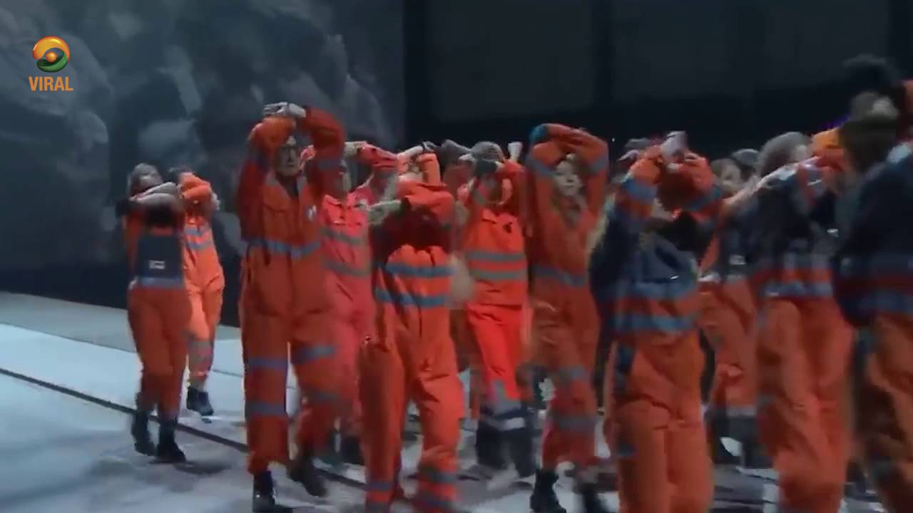 &iexcl;ESCALOFRIANTE PERFORMANCE EN LA CEREMONIA DE APERTURA DEL T&Uacute;NEL M&Aacute;S GRANDE DEL MUNDO!
