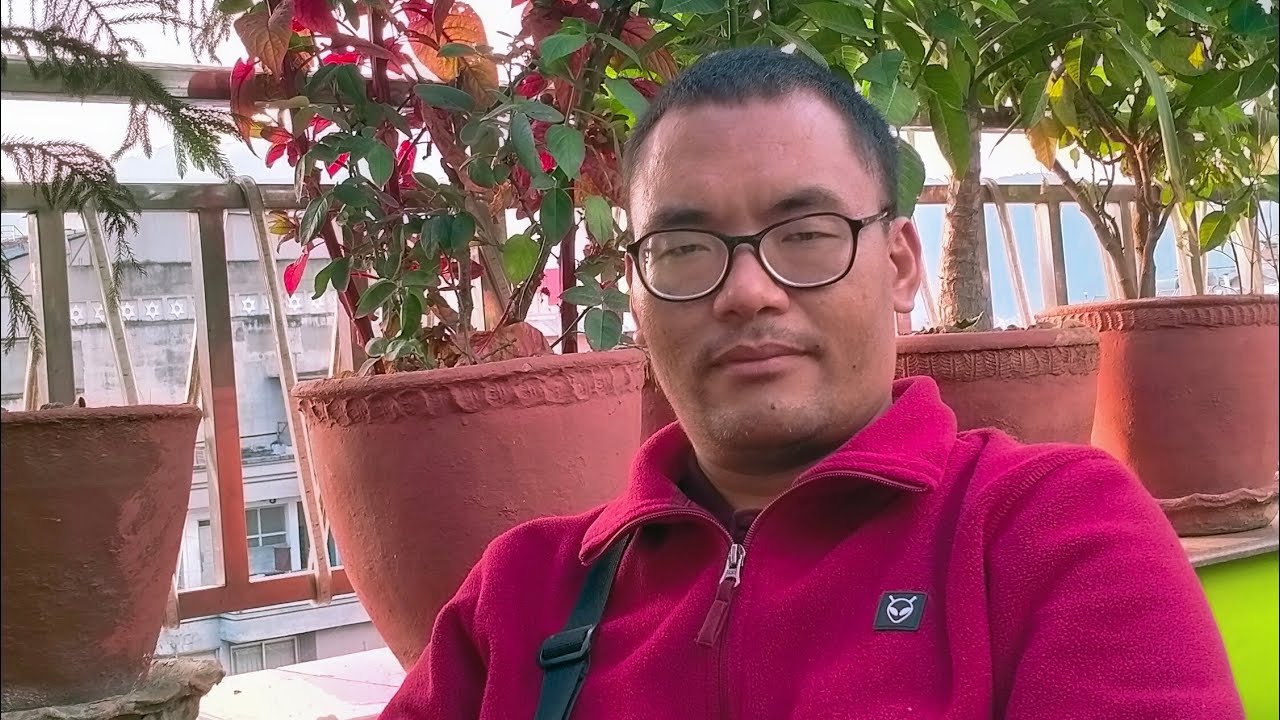 धेरै किसिमका काम गरेर धर्मको अभ्यास गर्नुभन्दा आठ सांसारिक धर्मलाई नपत्याउनु नै राम्रो हो।