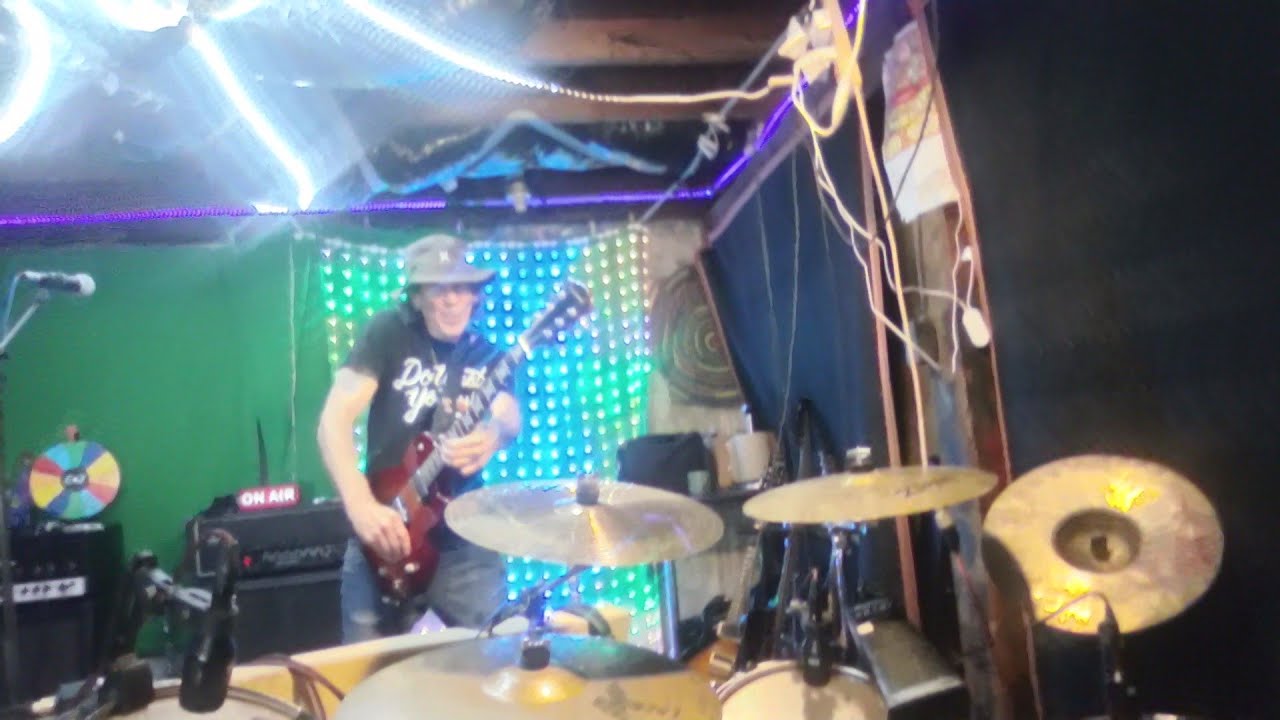 New Axe Thursday sessions #hahnsolow #Alesiscrimson3 #live music #guitar #drums