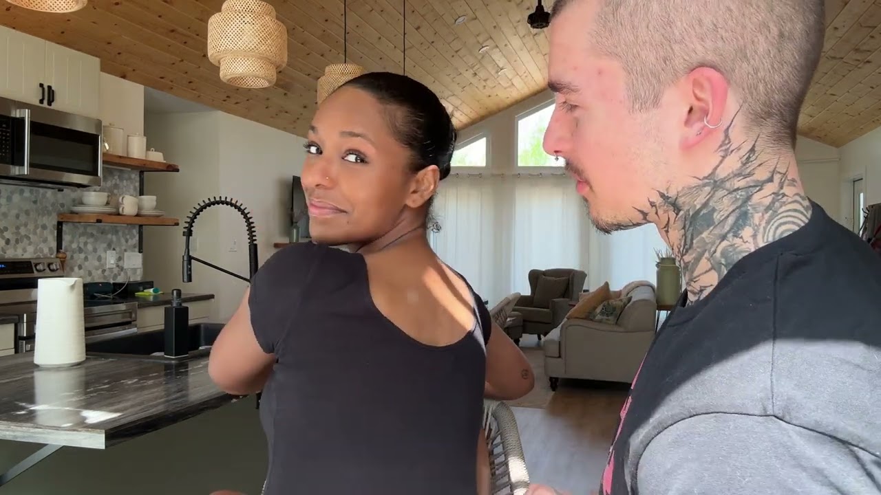 ASMR : Boyfriend scratches my back:) (with an ice cream scooper?)