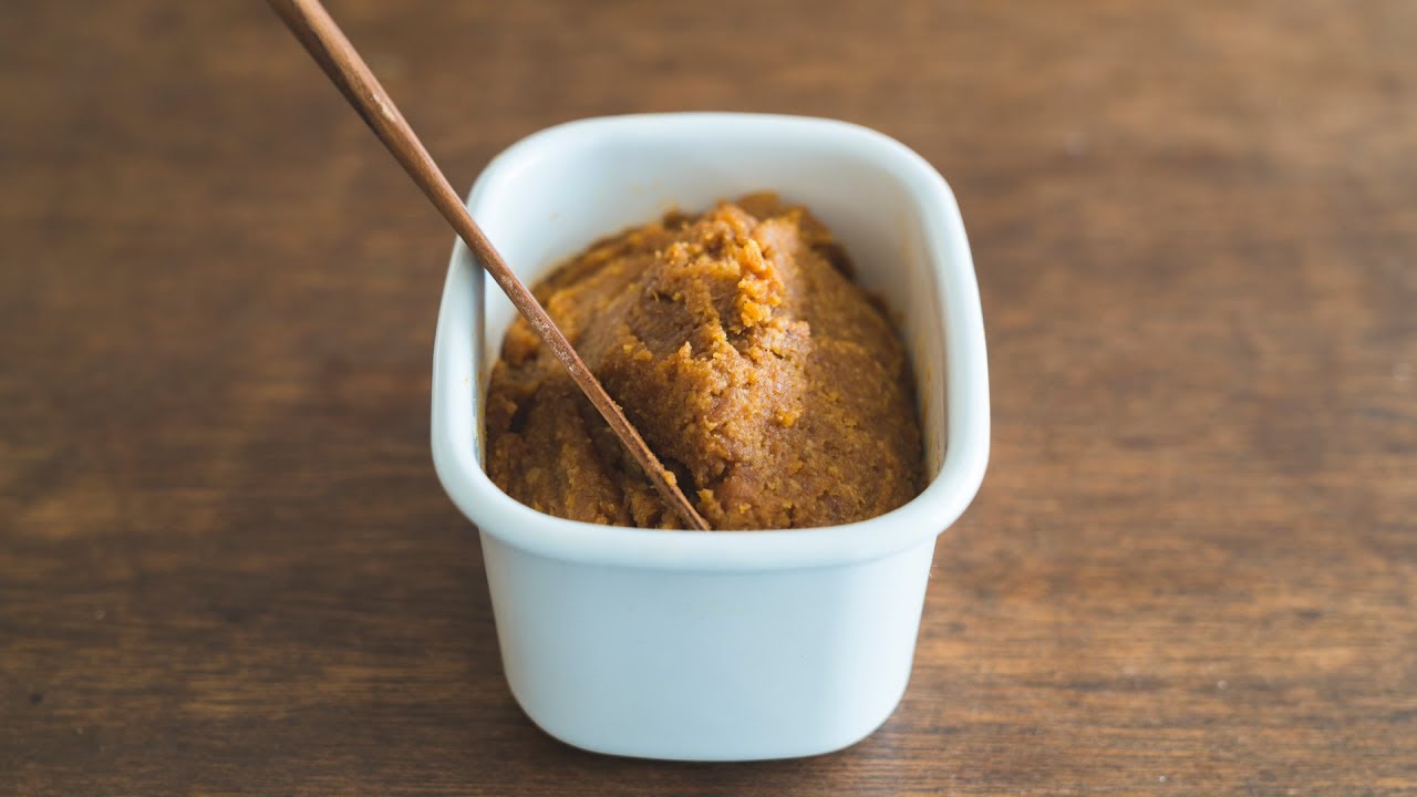 Opening Homemade Chickpea Miso ☆ 自家製ひよこ豆味噌を開封！