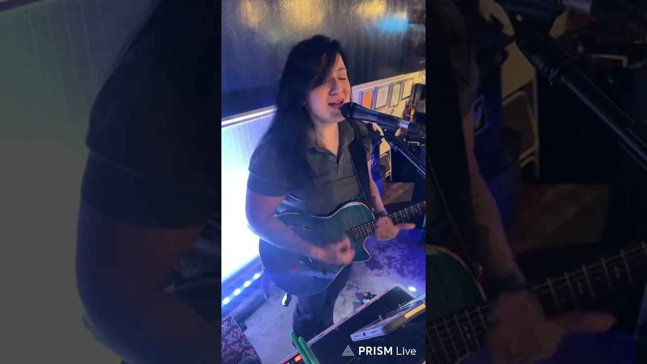The Christine DeMeo live from J & S Italian Villa streaming some smooth tunes.