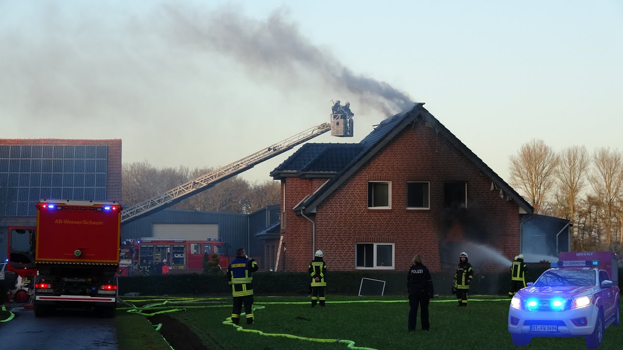 [Einfamilienhaus brennt lichterloh] Vollalarm Feuerwehr Greven