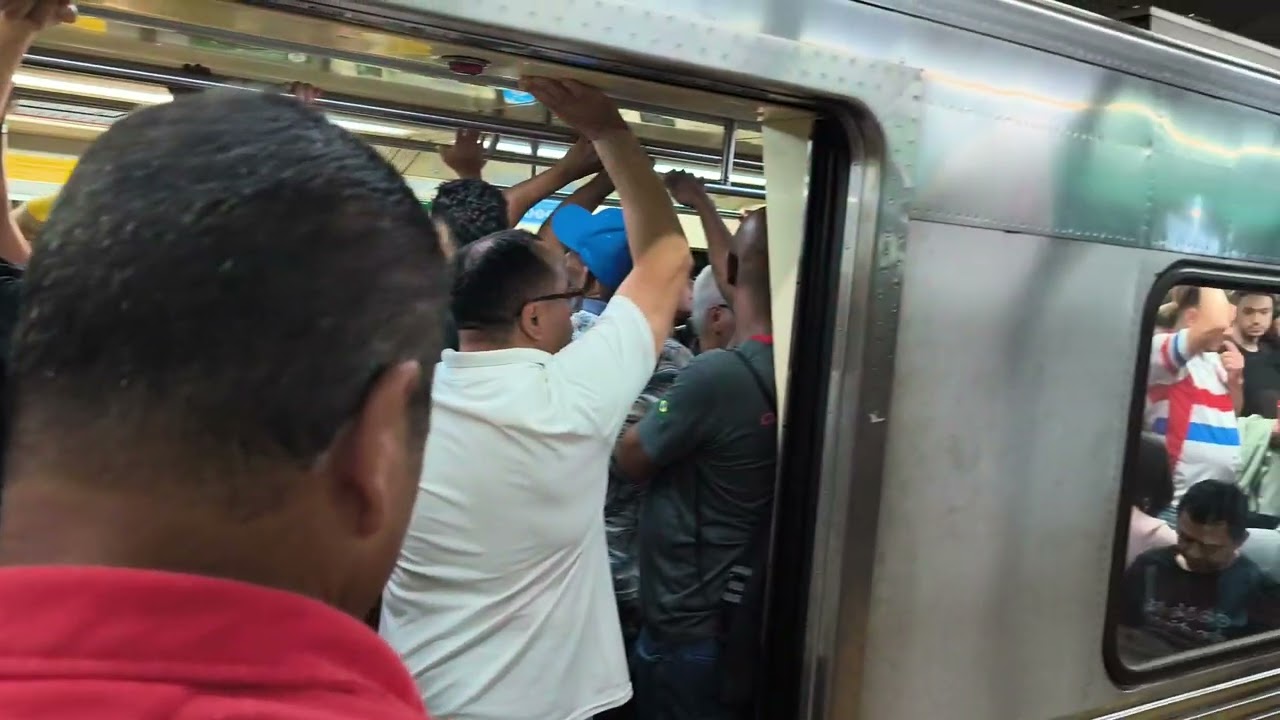 Metr&ocirc; S&atilde;o Paulo, hor&aacute;rio de pico.