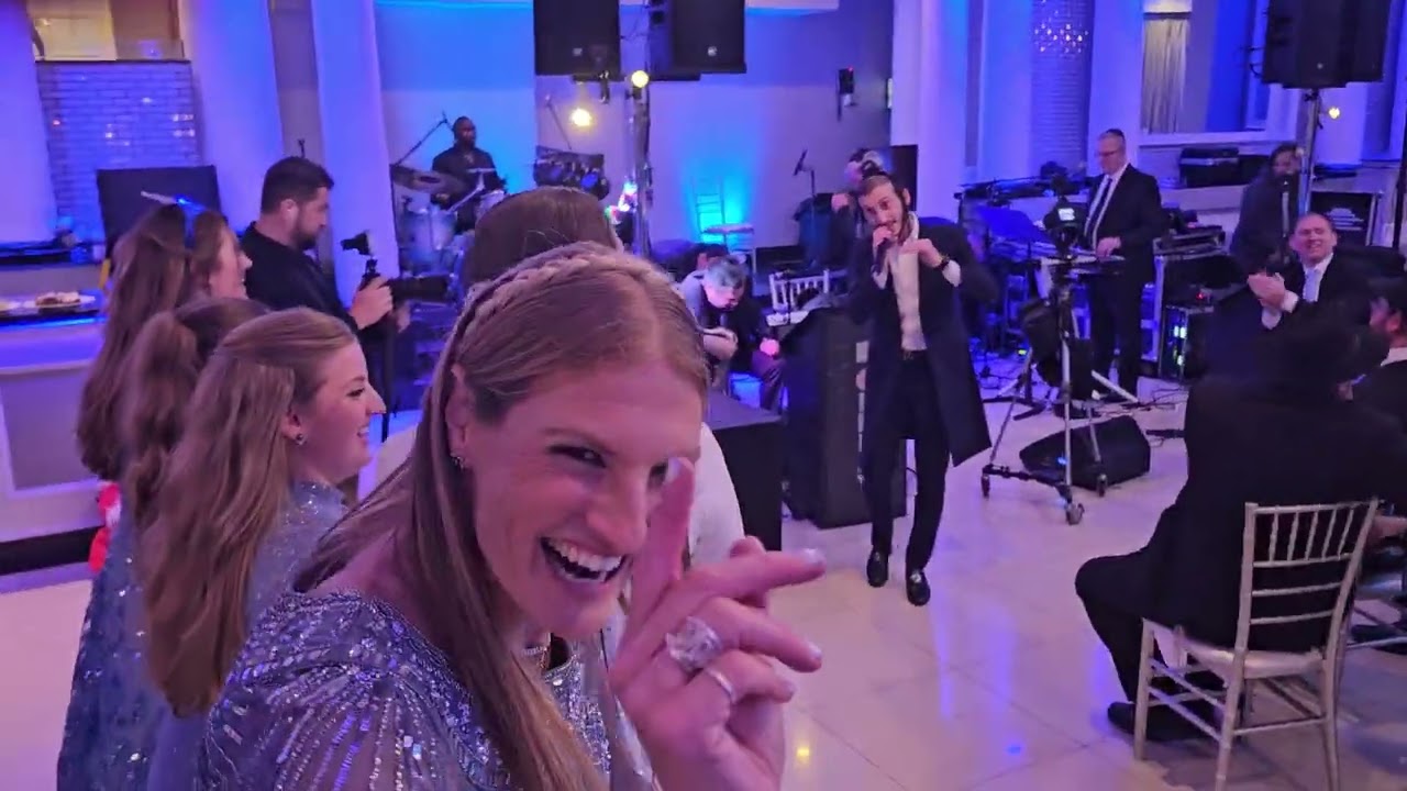 Shulem Lemmer caps off wedding with his patented Chad Gadya