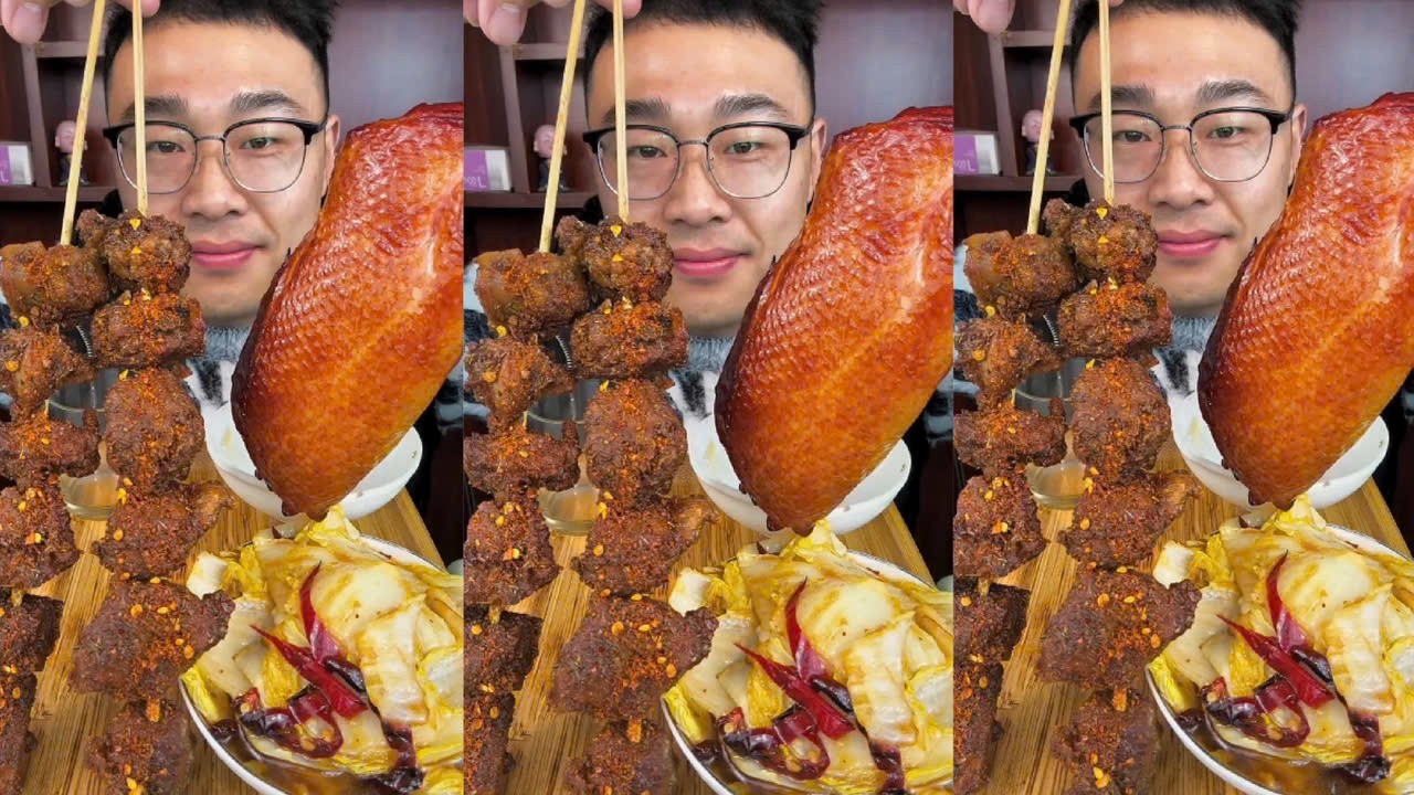 Eat Grilled Duck Breast, Skewers, and Stir-fried Vegetables