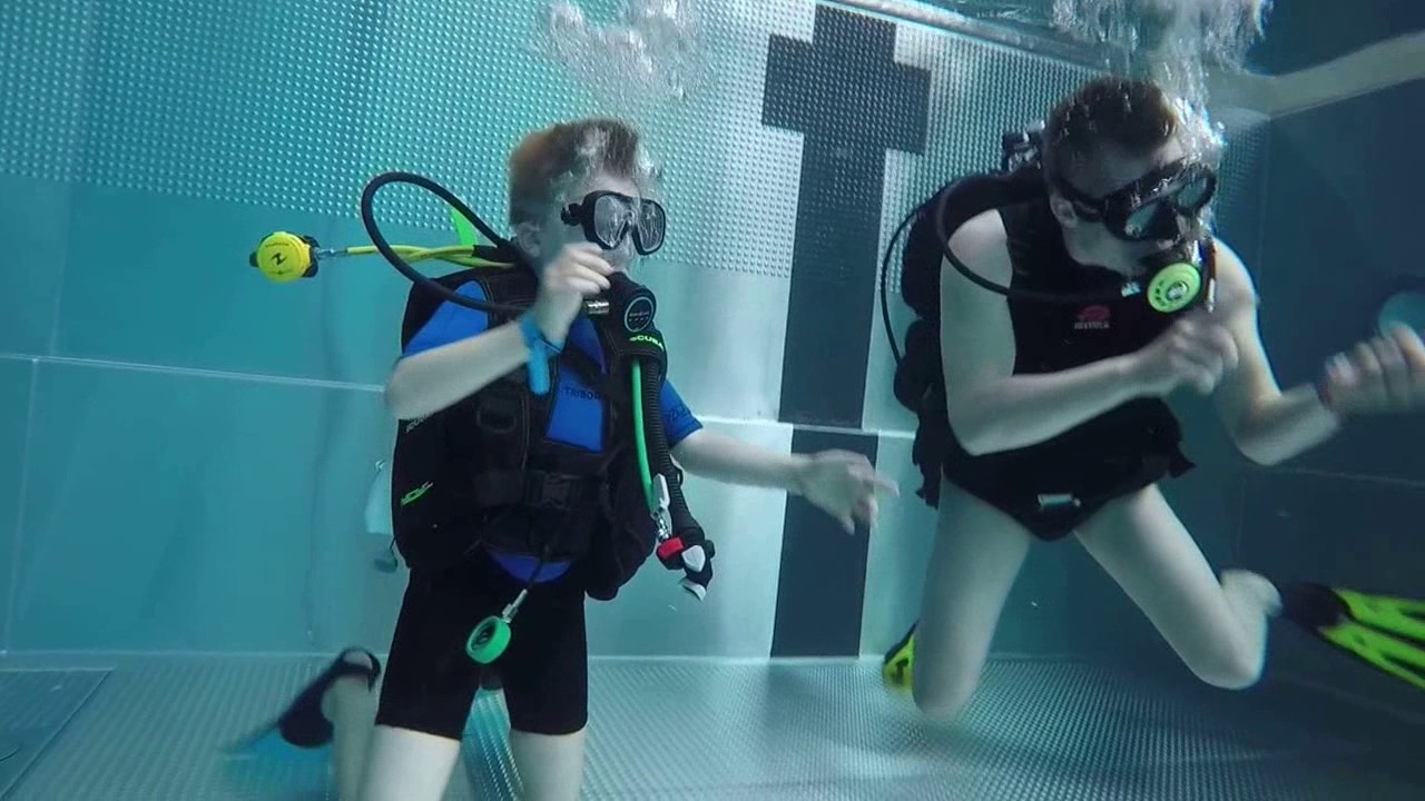 Pascal i Jasiu  podwodne fikołki KURS NURKOWANIA - CENTRUM NURKOWE AQUA AGA TORUŃ