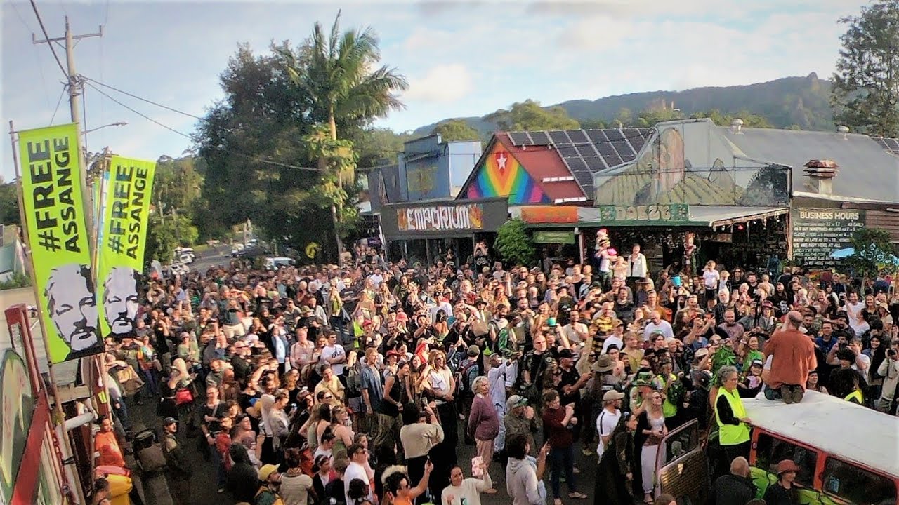 Experience Nimbin,  Mardi Grass,  street scenes and meet the locals