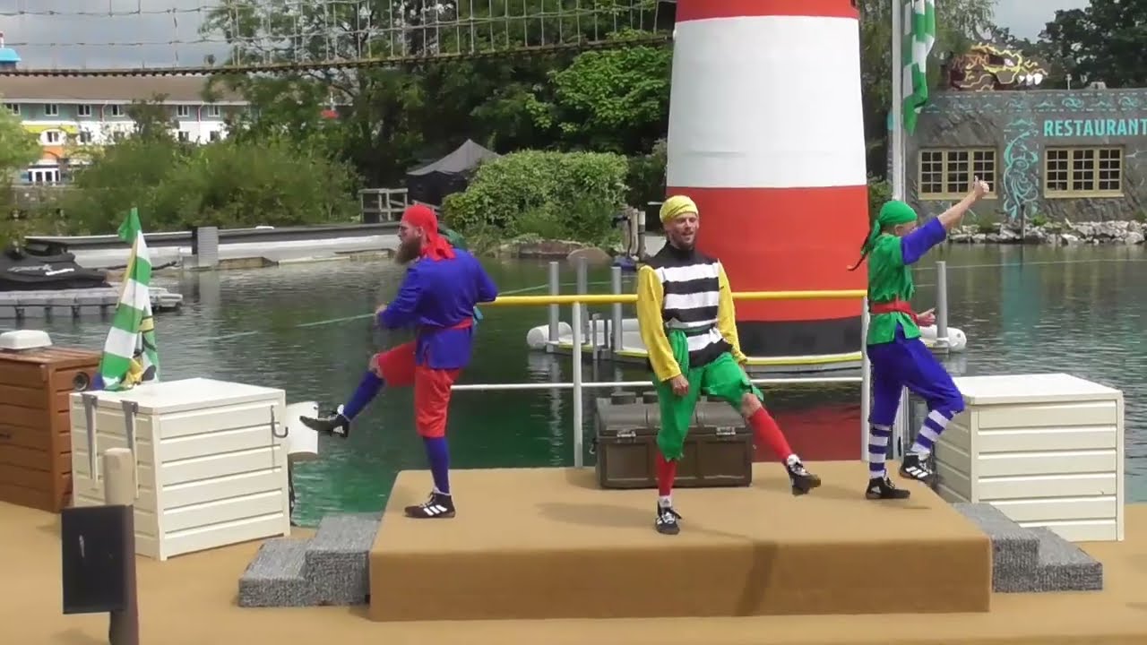 Legoland skeleton bay pirate show full show
