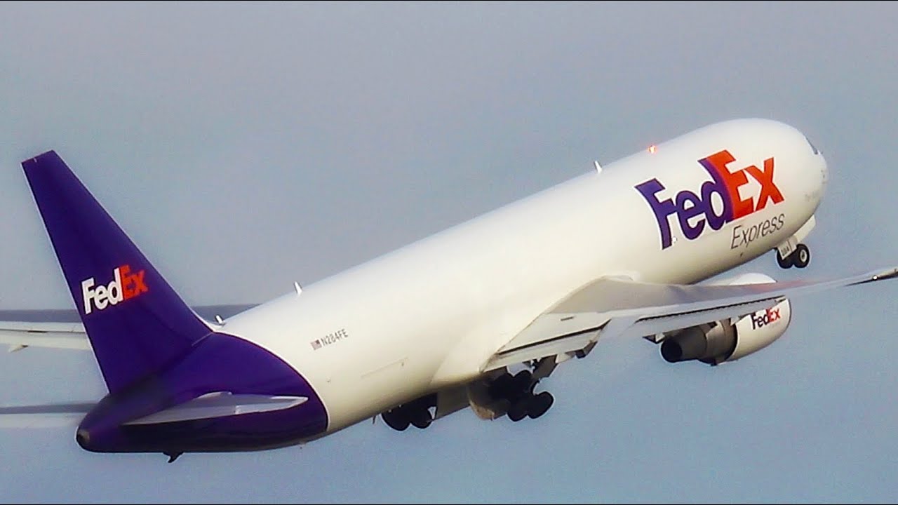 Runway 28 Up Close FedEx UPS 767 757's Spotting TPA