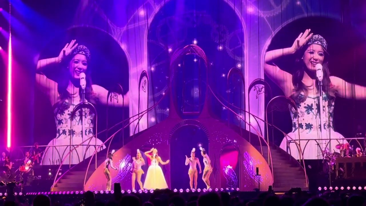 Introduction & “Clockwork” Performed by Laufey, Live at Madison Square Garden (10/16/25)