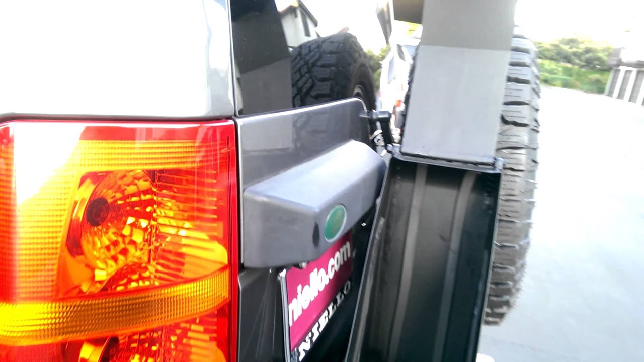 2007 LR3 bumper and tire carrier
