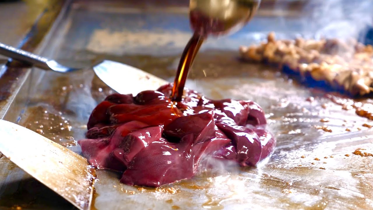 西成やまきのホルモンの焼き始めが楽しすぎ！まるで儀式みたい！ Old Style Japanese Street food ASMR in Nishinari Yamaki | 摊