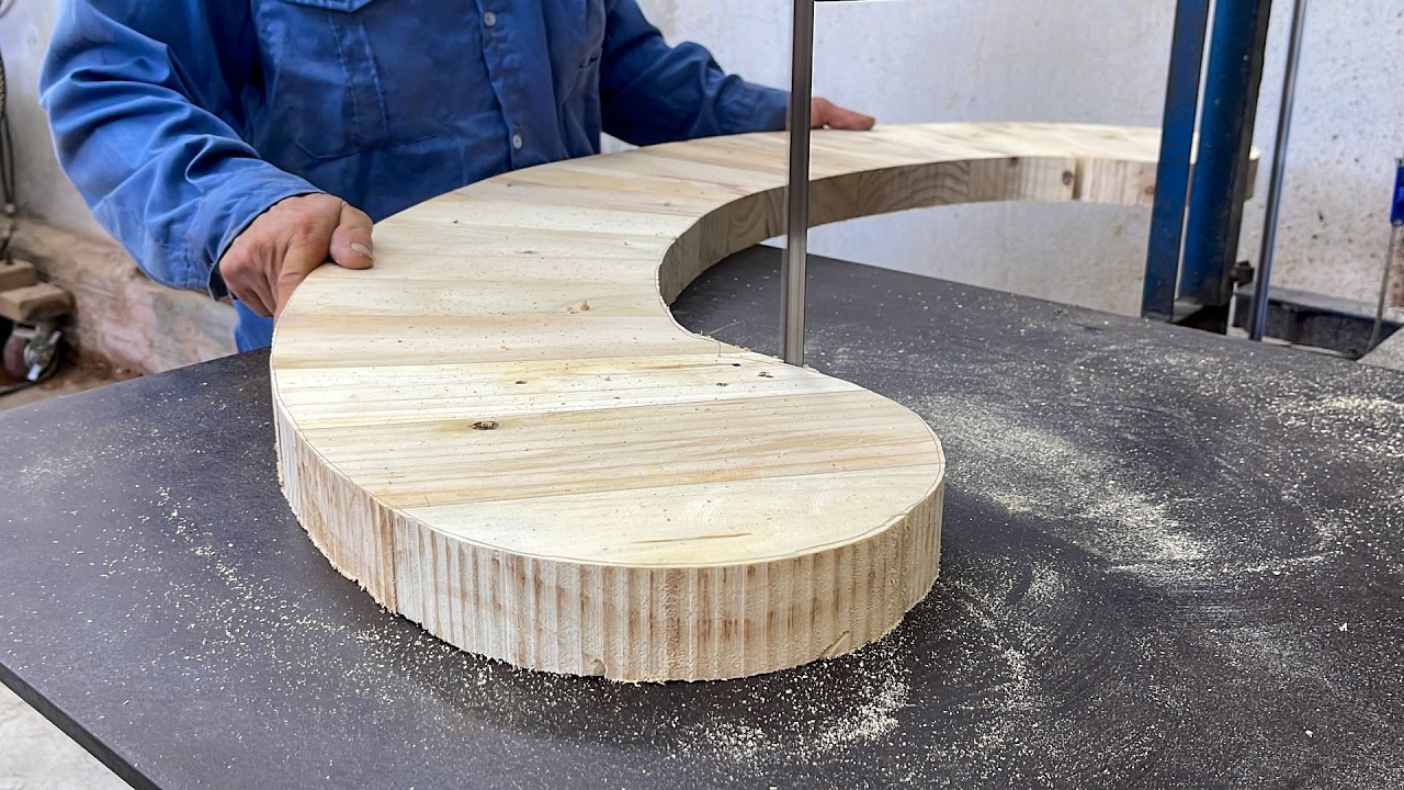 Made A Desk With Impressive Design From Solid Tree Trunks And Scrap Wood : Detailed Instructions