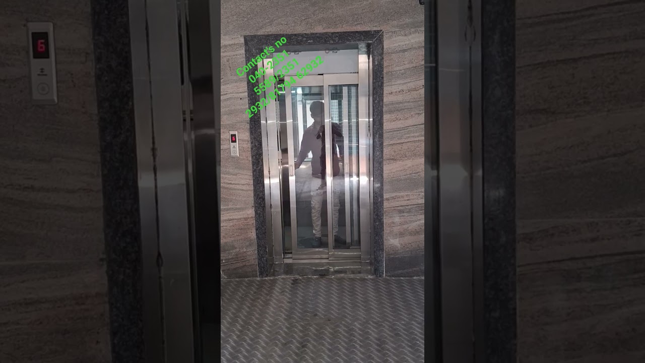 RĘCZNE DRZWI TELESKOPOWE ZE STALI NIERDZEWNEJ Z DUŻYM WIDZENIEM, LUSTERKO BOCZNE Z TYŁU KABINY ZE STALI NIERDZEWNEJ, SYSTEM ARD. #door#elevator