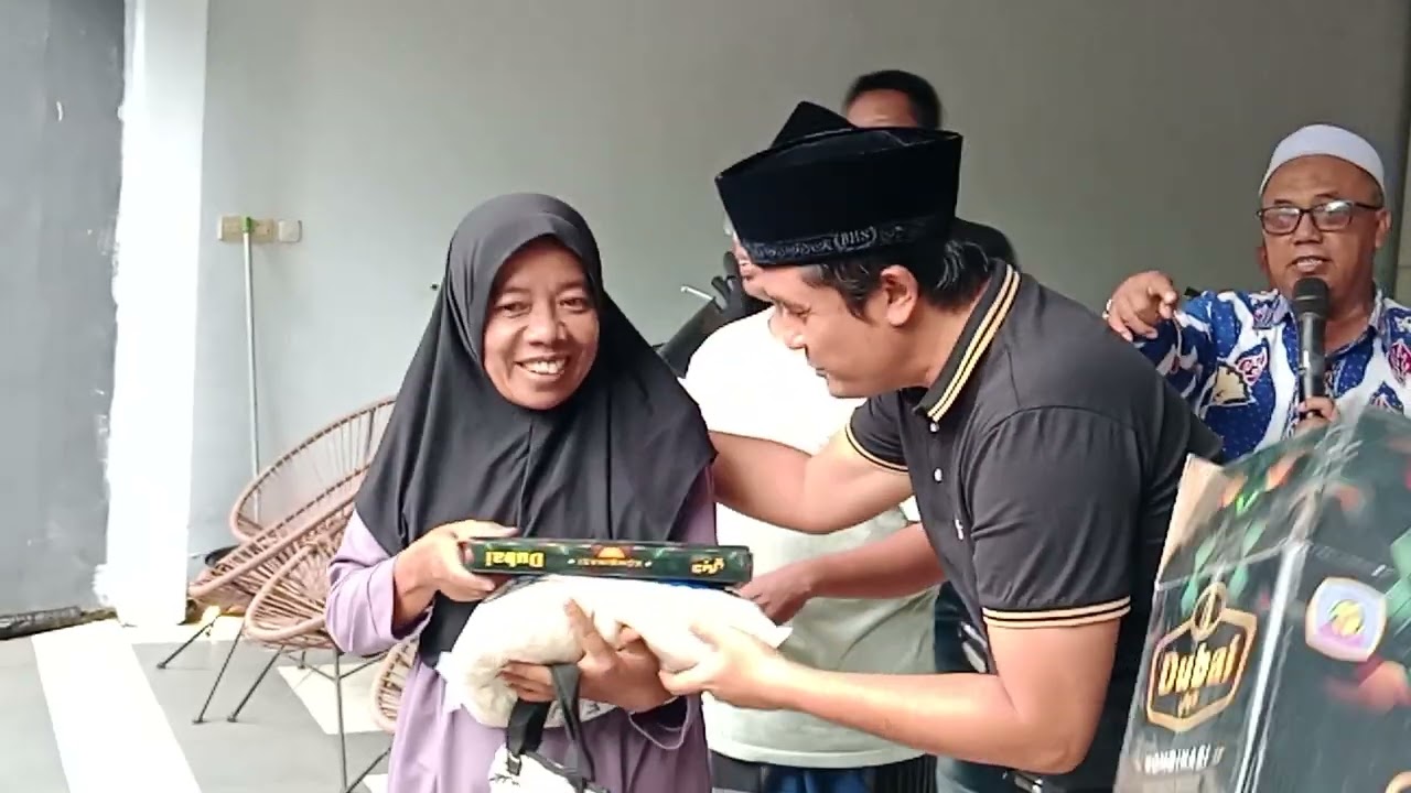 Cak Salam Bagikan Ribuan Sembako di Empat Lokasi di Wilayah Kabupaten Jember