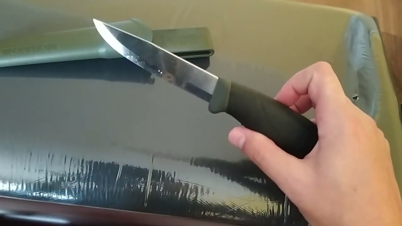 Morakniv HeavyDuty (C) Szénacél munkakés (Magyar hun)