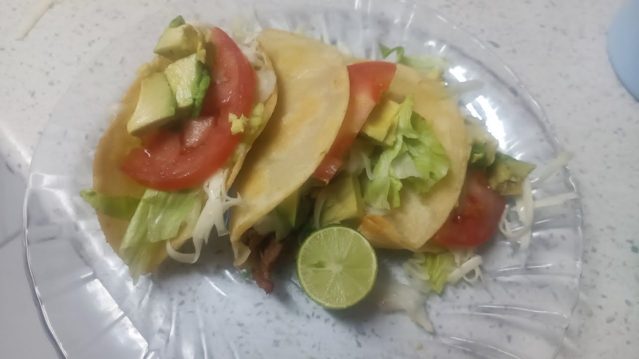 Tacos de desehebrada y papita La hora de la papa 🥔