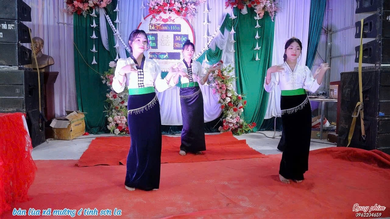 CÁC EM GÁI BẢN LÙA MÚA SIÊU ĐẸP TẠI LỄ CƯỚI VĂN NGÂN & MỘC SINH