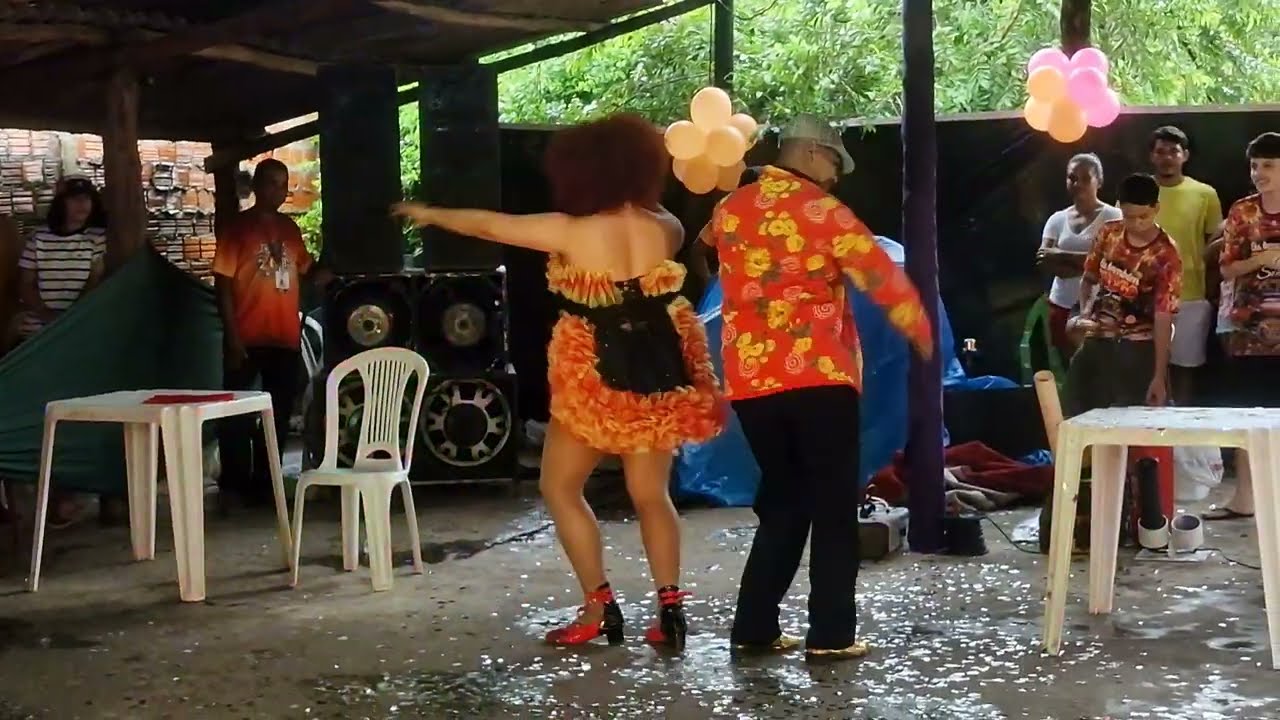 1° GINCANA DA JUNINA - APRESENTAÇÃO RAYLA E CELSO - EQUIPE: EU TAMBEM SOU BREGA SIM.