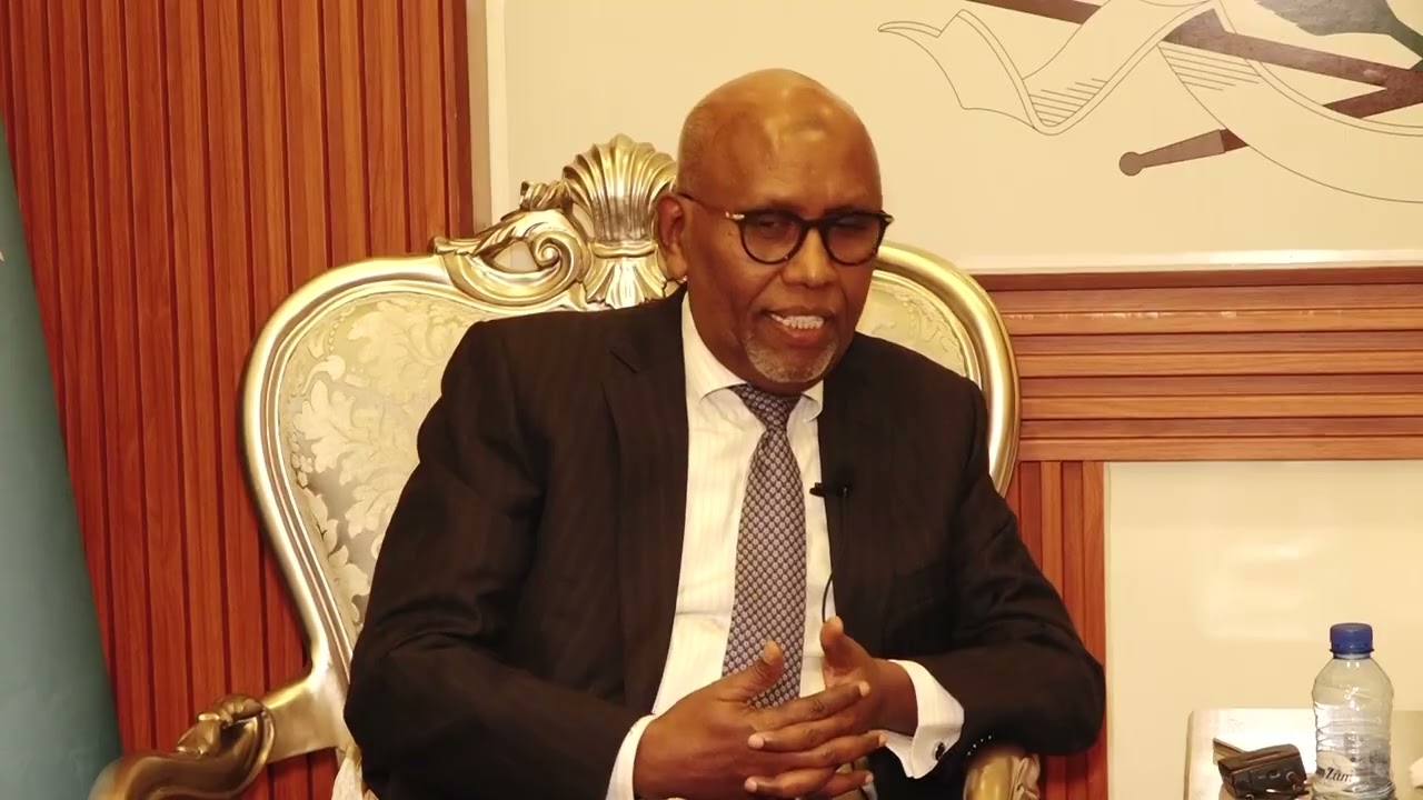 Wasiiro iyo xubno ka tirsan labada Aqal ayaa garoonka diyaaradaha Aadan Cabdulle ku soo dhoweeyay...