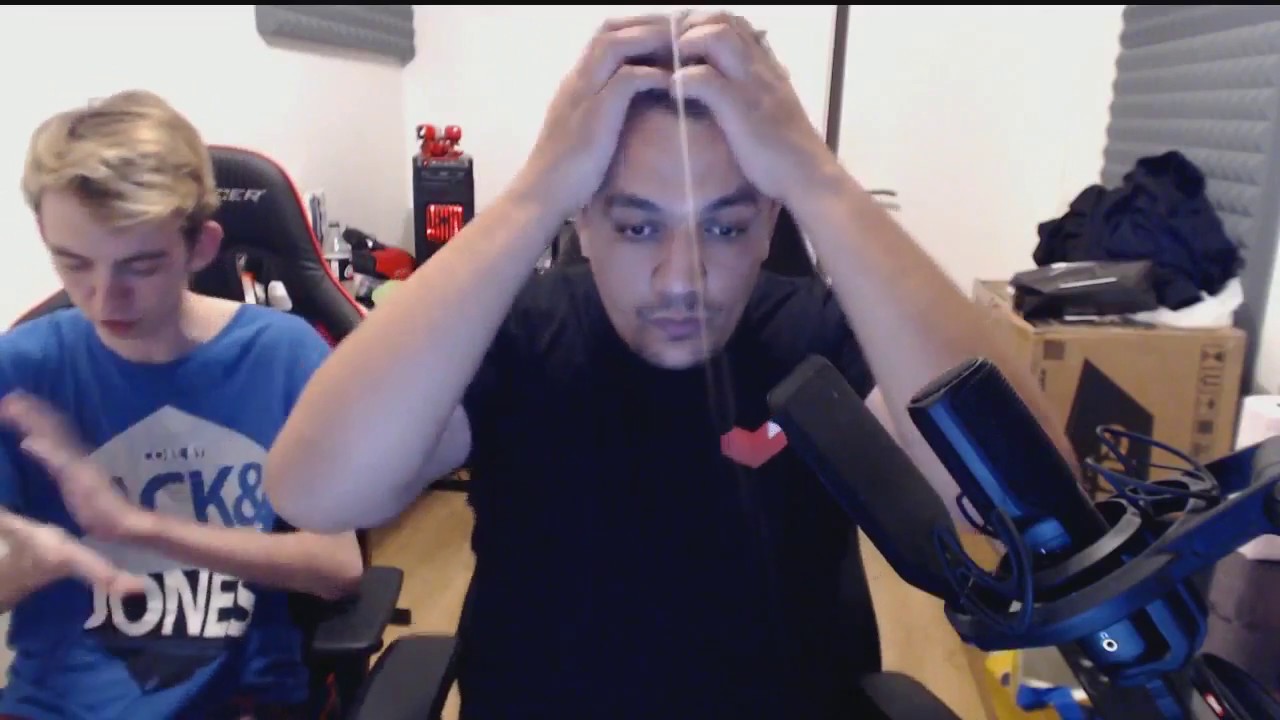 KENNY ME PETE DESSUS EN PLEIN LIVE !!