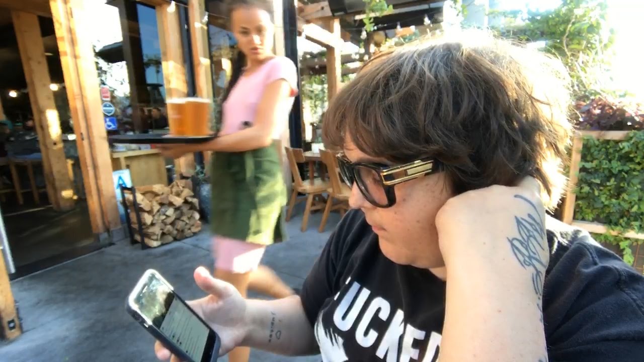 Waitress Mistakes Andy Milonakis for a Woman