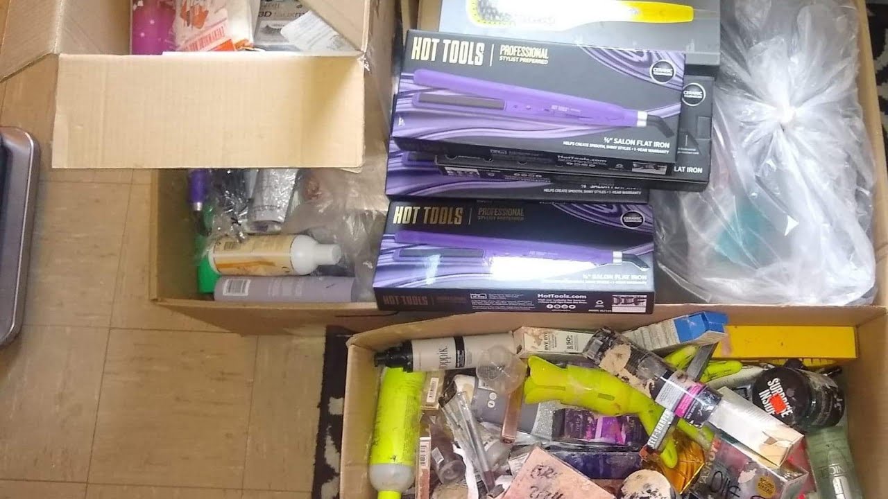 Dumpster Diving @ ULTA!! 5 Damage Boxes & 2 Bags!! OMG JACKPOT JACKPOT!! Part 1