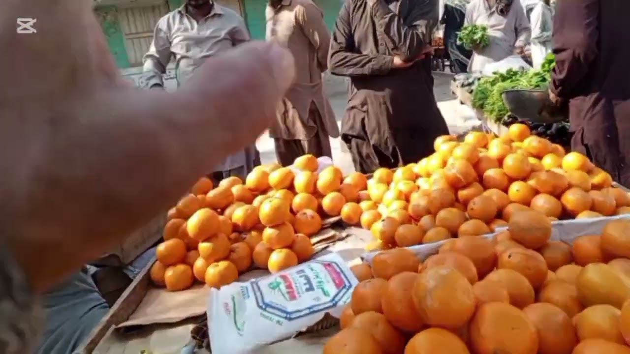 ماڈل کالونی میں پیر بازار جو لگ رہا تھا ایک ریڑی 800 روپے دے رہے تھے اپ اندازہ کریں کہ یہ کیسے ماف
