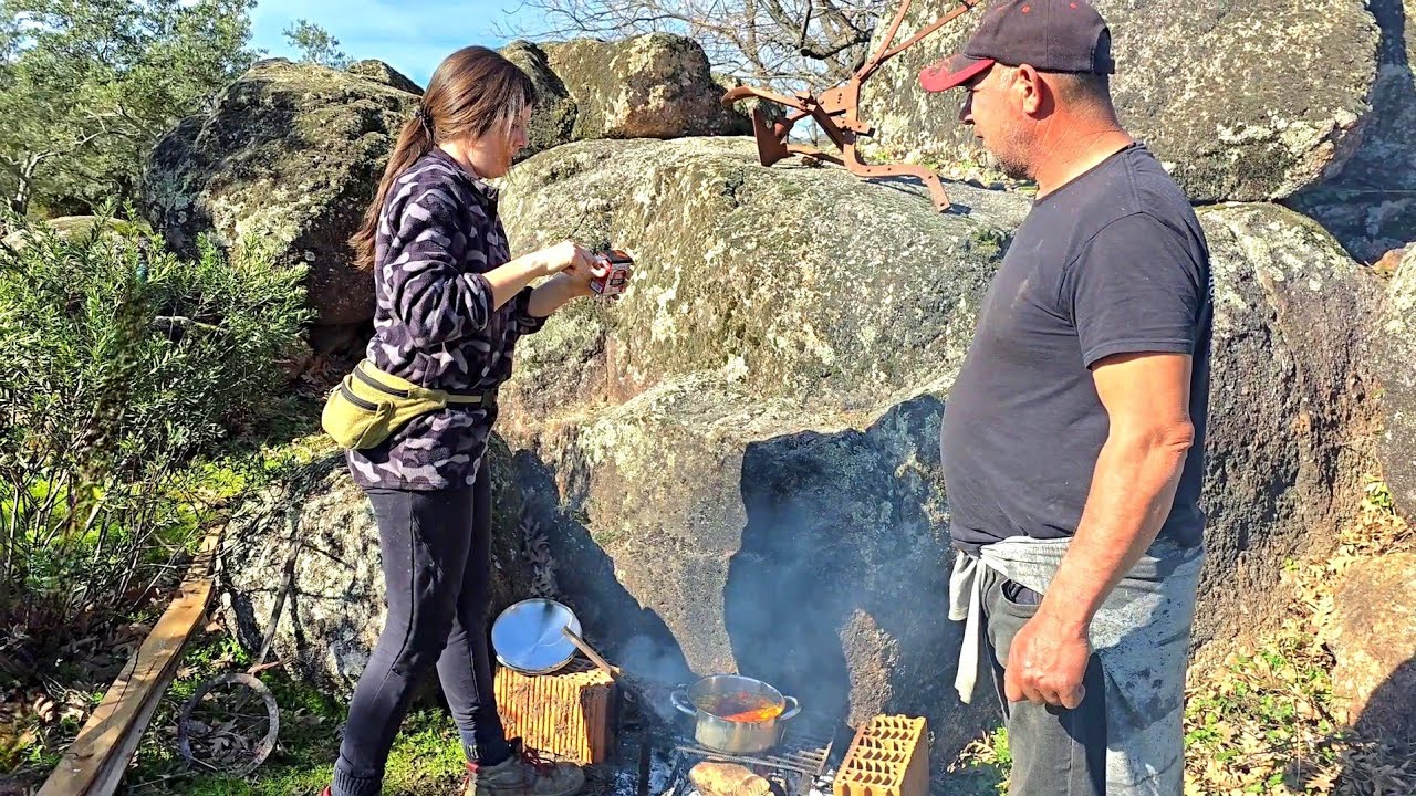 Comida pastoril a campo, mi padre me hace la competencia