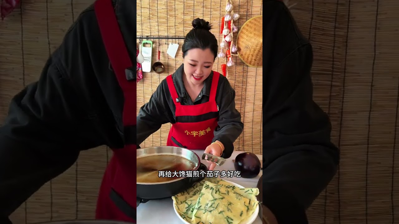 摊咸食蘸蒜泥，煎茄子蘸蒜泥比肉都香，都是记忆里小时候的味道，人生不过一蔬一饭，无论走多远，家乡的味道都不会变！#我的乡村生活 #农村美食 #摊咸食 #抖音美食创作者 #青少年创作者扶持计划