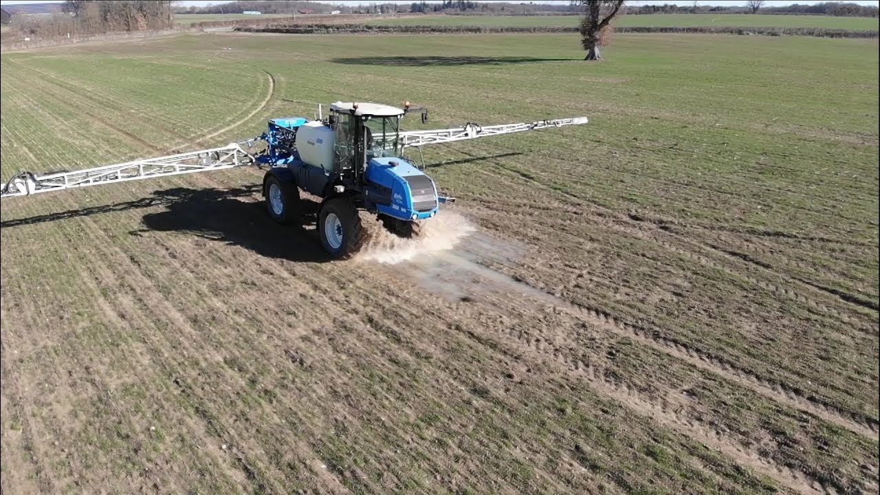 Apports d'azote liquide sur colza et blé 2019/ Automoteur Hardi-Evrard ALPHA 3000