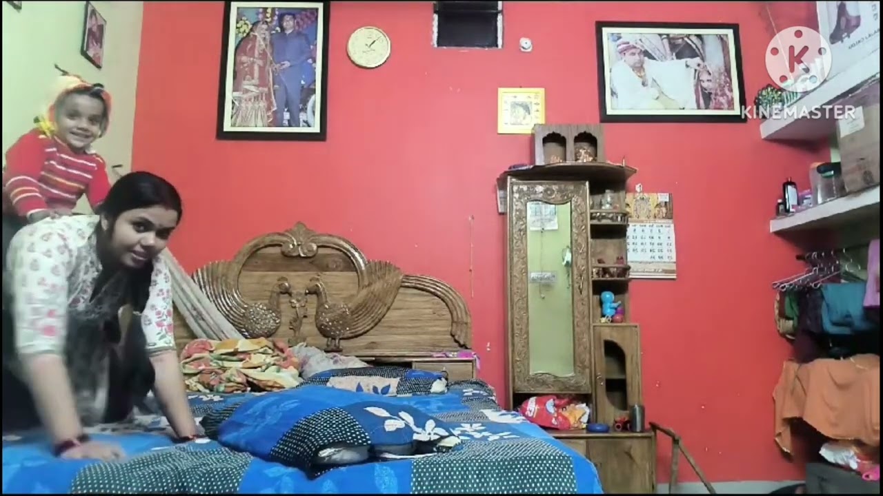 kanha playing with mom घोड़ा गाड़ी बनी मैया 08.12.24