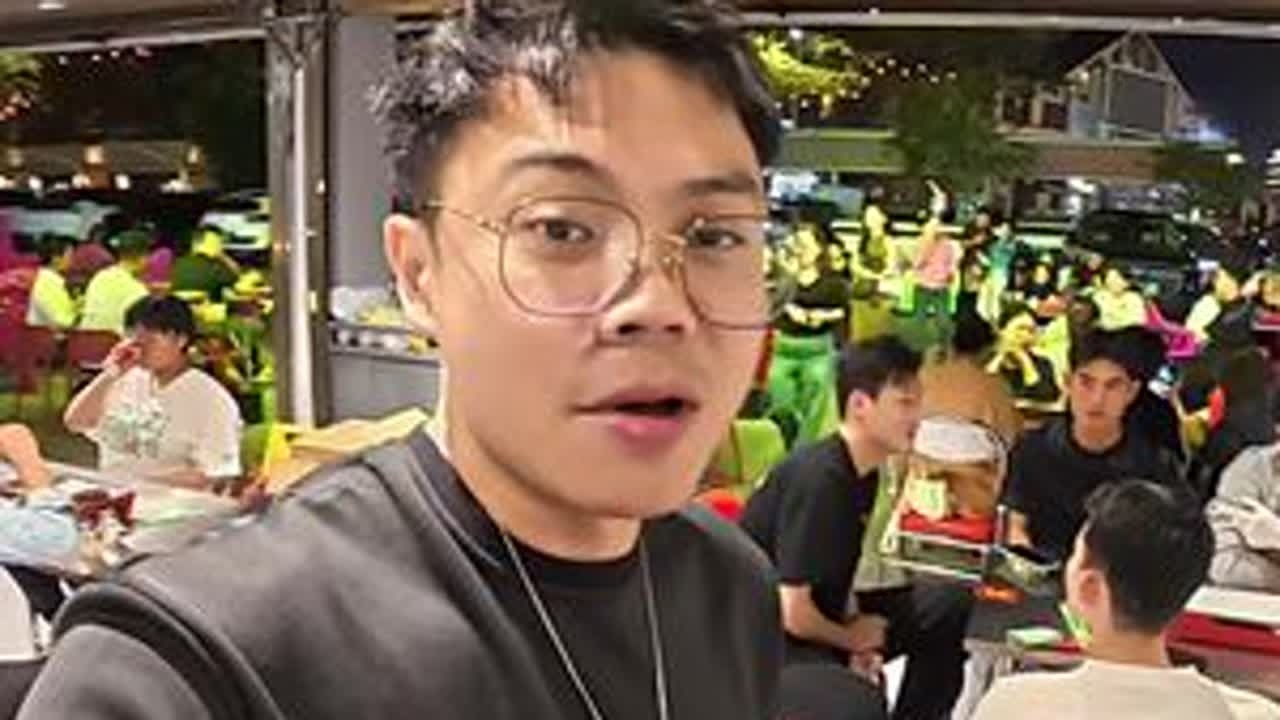 顶着老板的称号，身兼多职，从前厅到后厨从采购到研发。餐饮人、餐饮魂，我是餐饮牛马人