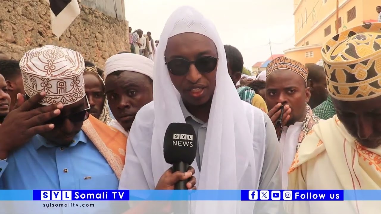 MUUQAAL:-Caalimkii weynaa Sheekh Cismaan Xidig oo aaskiisa ay buux dhaafiyeen kumanaan dadweyne ah i