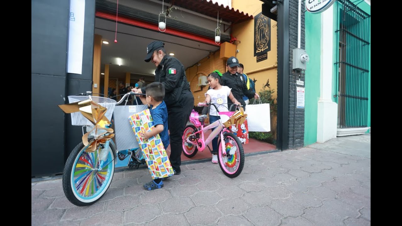 Alegría de Reyes para la Policía Regia | Centro Cívitas en la Alameda