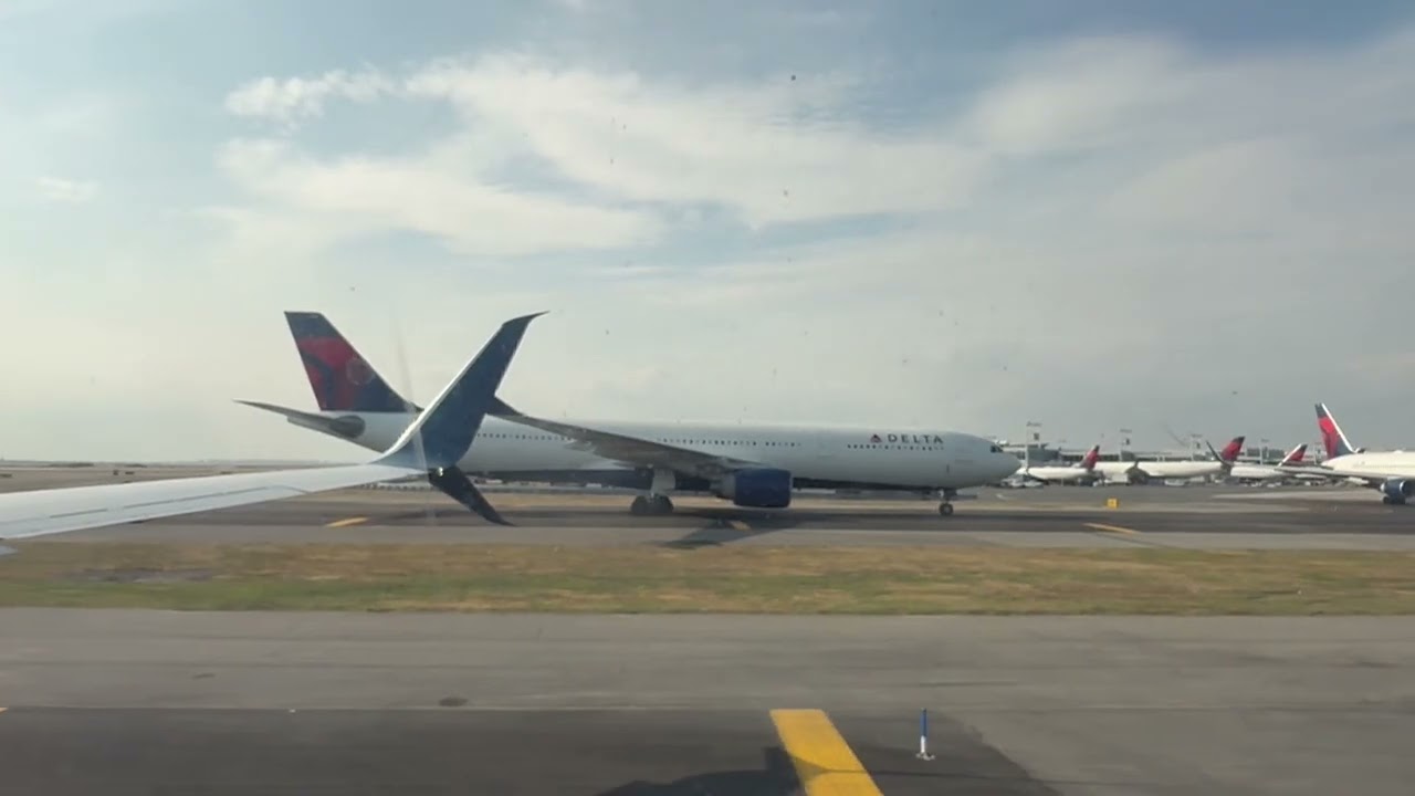 Takeoff From New York-JFK To Atlanta On Delta B737-900ER Jetliner Aircraft (4K)