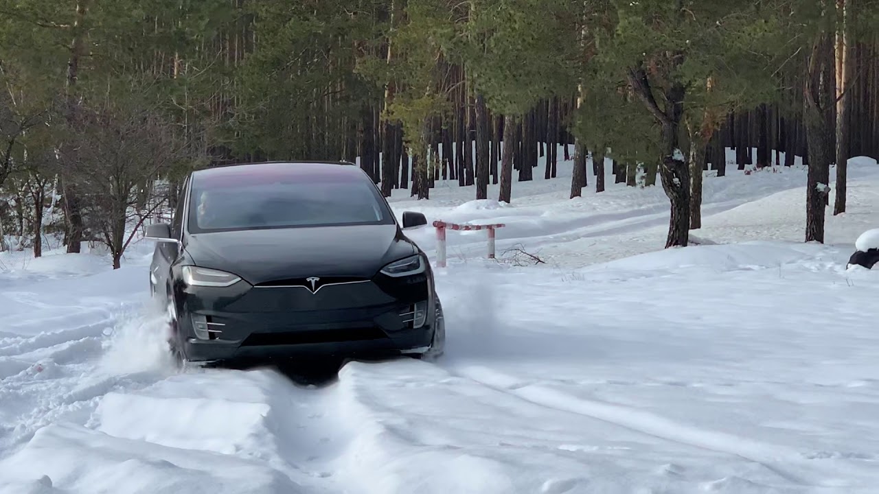 Tesla Model X P90D Off-road in deep 10 inches snow in Ukraine