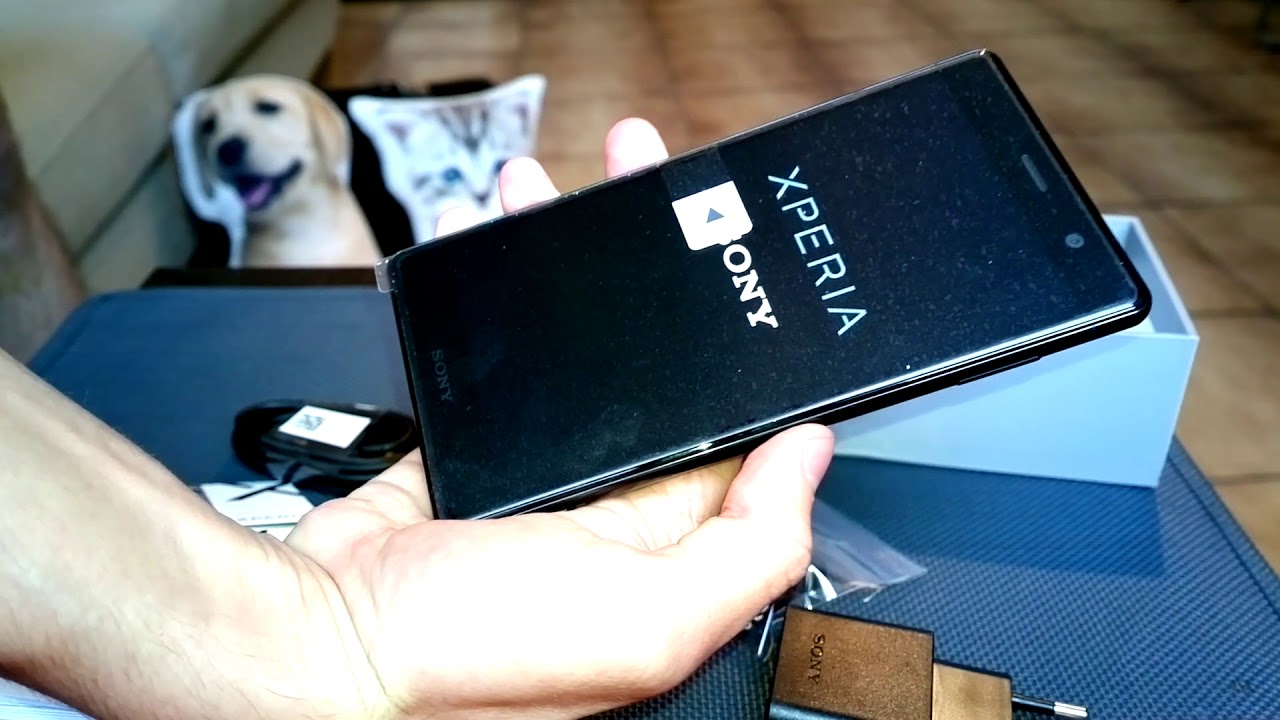 Распаковка Sony Xperia XZ2 Premium (купленного в Бельгии)