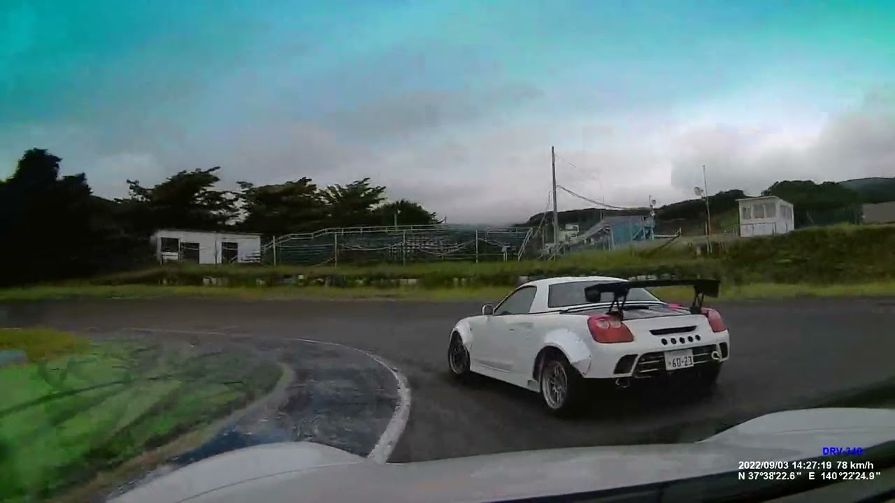 ポルシェ 911 GT3【エビス西コース・バトル中の事故の瞬間】