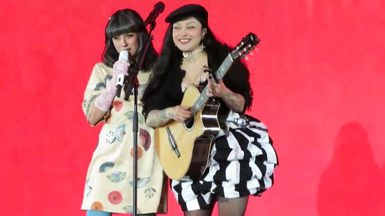Mon Laferte ft. Sol Bustamante - Pa´ Donde Se Fue - EN VIVO