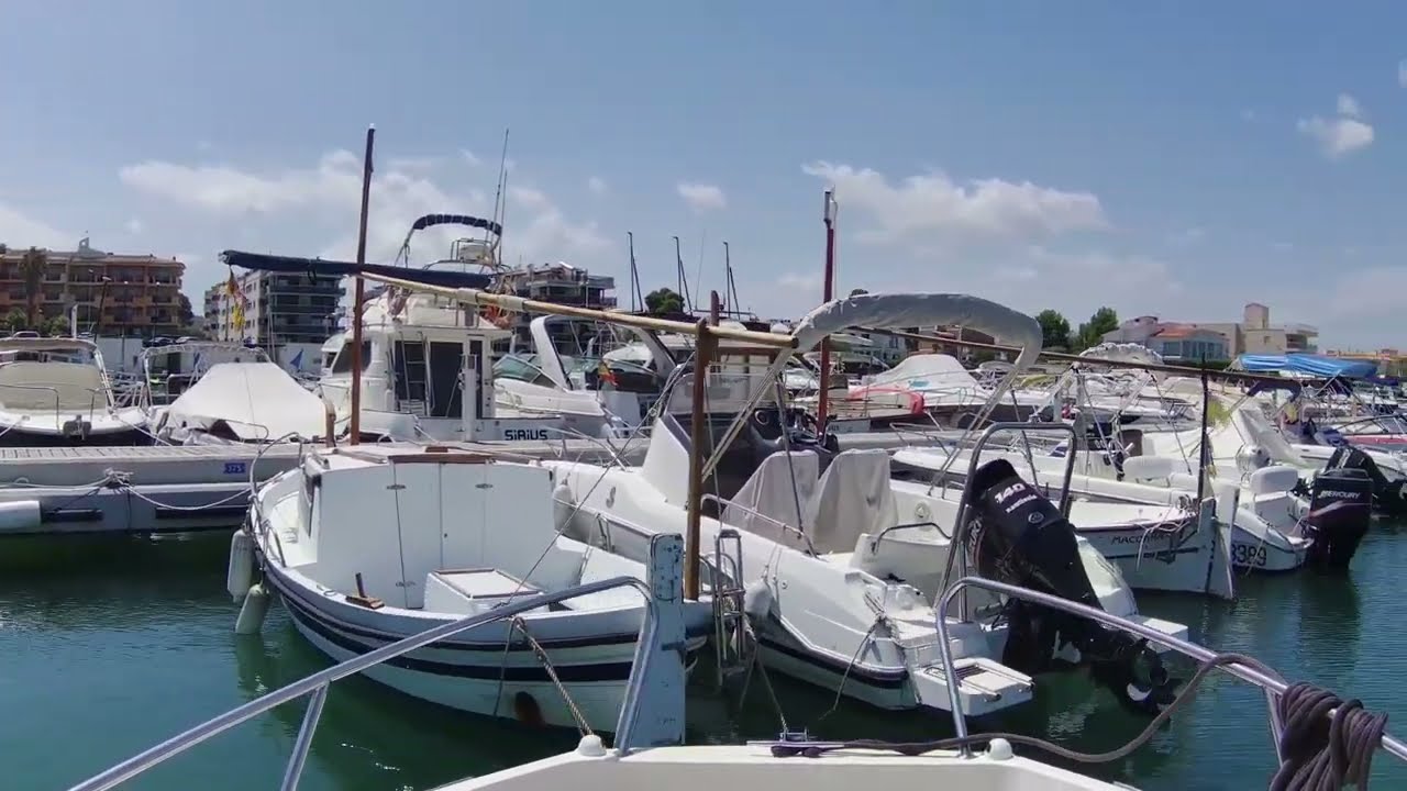 Bay l'Escala  and Montgo