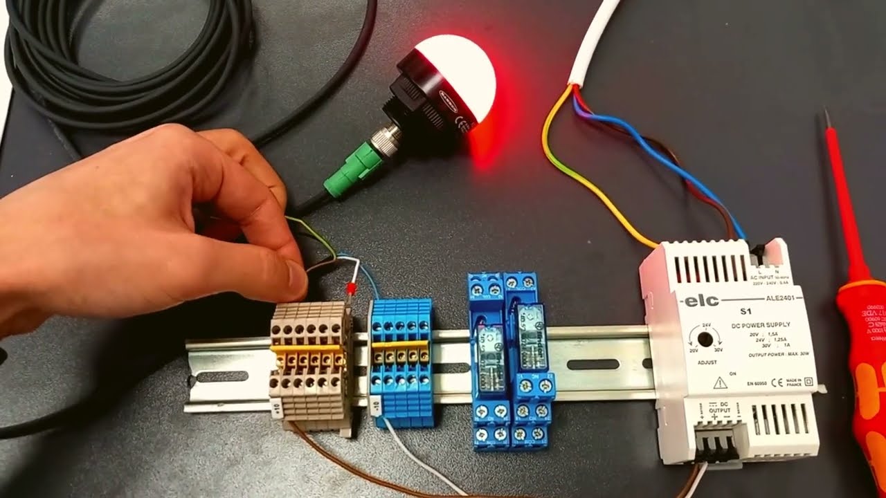How to connect Banner K50LGRXPQ ( Light bulb RED , Green or BLUE) / Automation Light /Pick and Place