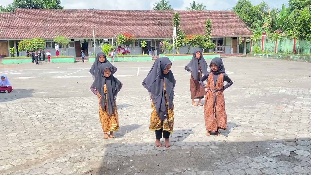 Tari Paijo kelas 3 SDN 4 JURIT BARU